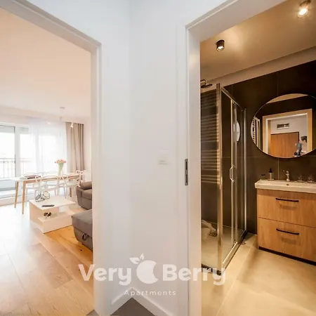 Apartment Very Berry - Gasiorowskich 4 - Apartament Business Z Balkonem, Check In 24h Poznan
